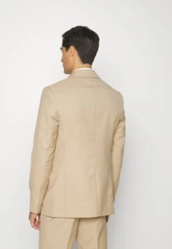 Pier One CompletoBeige Uomo Completi E Cravatte PI922A02G-B11 16 Pier One CompletoBeige Uomo Completi E Cravatte PI922A02G-B11 -Pier One 05d3bc32949b496cba2ab6e92cb1a4ea