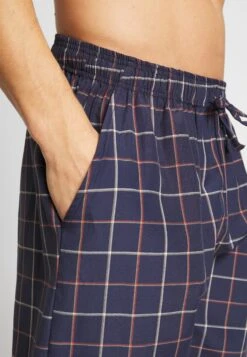 Pier One Pantaloni Del PigiamaDark Blue Uomo Per La Notte PI982L00E-K11 11 Pier One Pantaloni Del PigiamaDark Blue Uomo Per La Notte PI982L00E-K11 -Pier One 076d6ff6aa4a4b9a9ffdb62c43760c4c