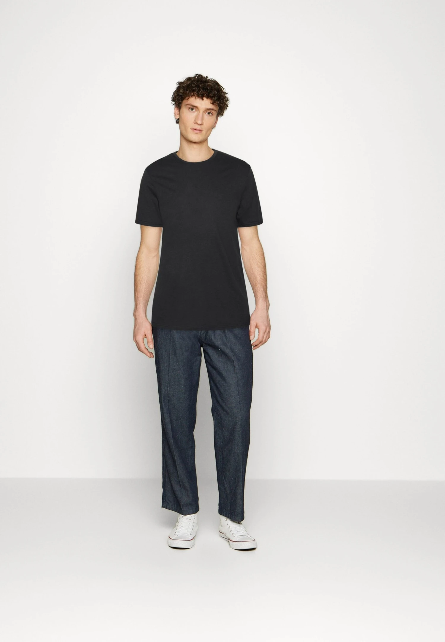 Pier One 5 PackT-Shirt BasicWhite/Off-White/Light Grey/Beige/Black Uomo T-shirt E Polo PI922O0GY-A14 3 Pier One 5 PackT-Shirt BasicWhite/Off-White/Light Grey/Beige/Black Uomo T-shirt E Polo PI922O0GY-A14