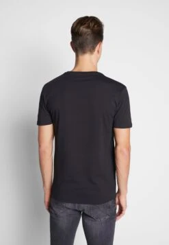 Pier One T-Shirt Con StampaBlack Uomo T-shirt E Polo PI922O0FQ-Q11 -Pier One 0d552f3b70294cbe9b438f0d5bb67706