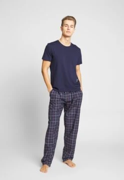 Pier One Pantaloni Del PigiamaDark Blue Uomo Per La Notte PI982L00E-K11 8 Pier One Pantaloni Del PigiamaDark Blue Uomo Per La Notte PI982L00E-K11 -Pier One 165a3c3c73d04ddaa41e43455b562dd4