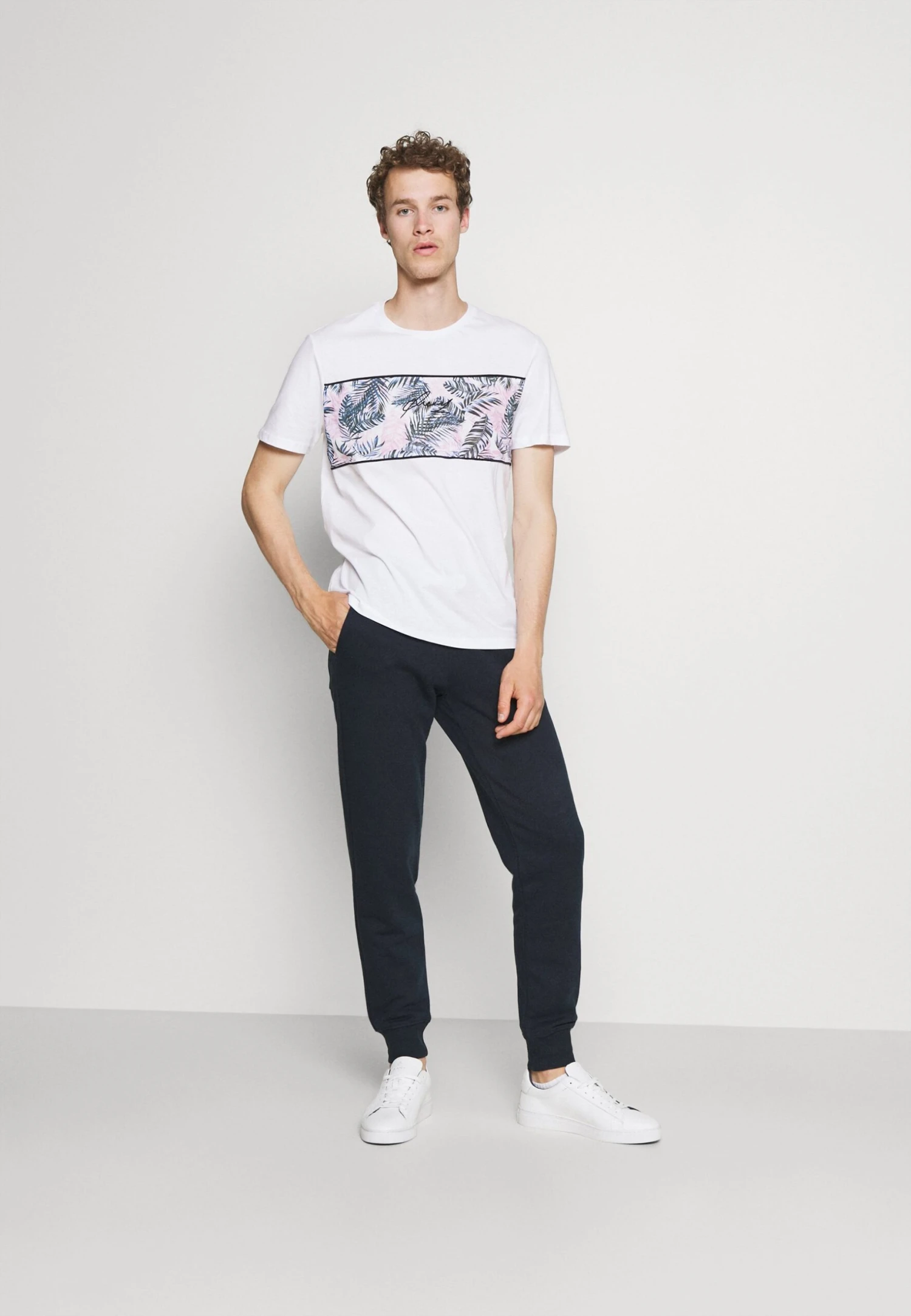 Pier One Pantaloni SportiviDark Blue Uomo Pantaloni Sportivi E Joggers PI922E03I-K12 4 Pier One Pantaloni SportiviDark Blue Uomo Pantaloni Sportivi E Joggers PI922E03I-K12 - immagine 2