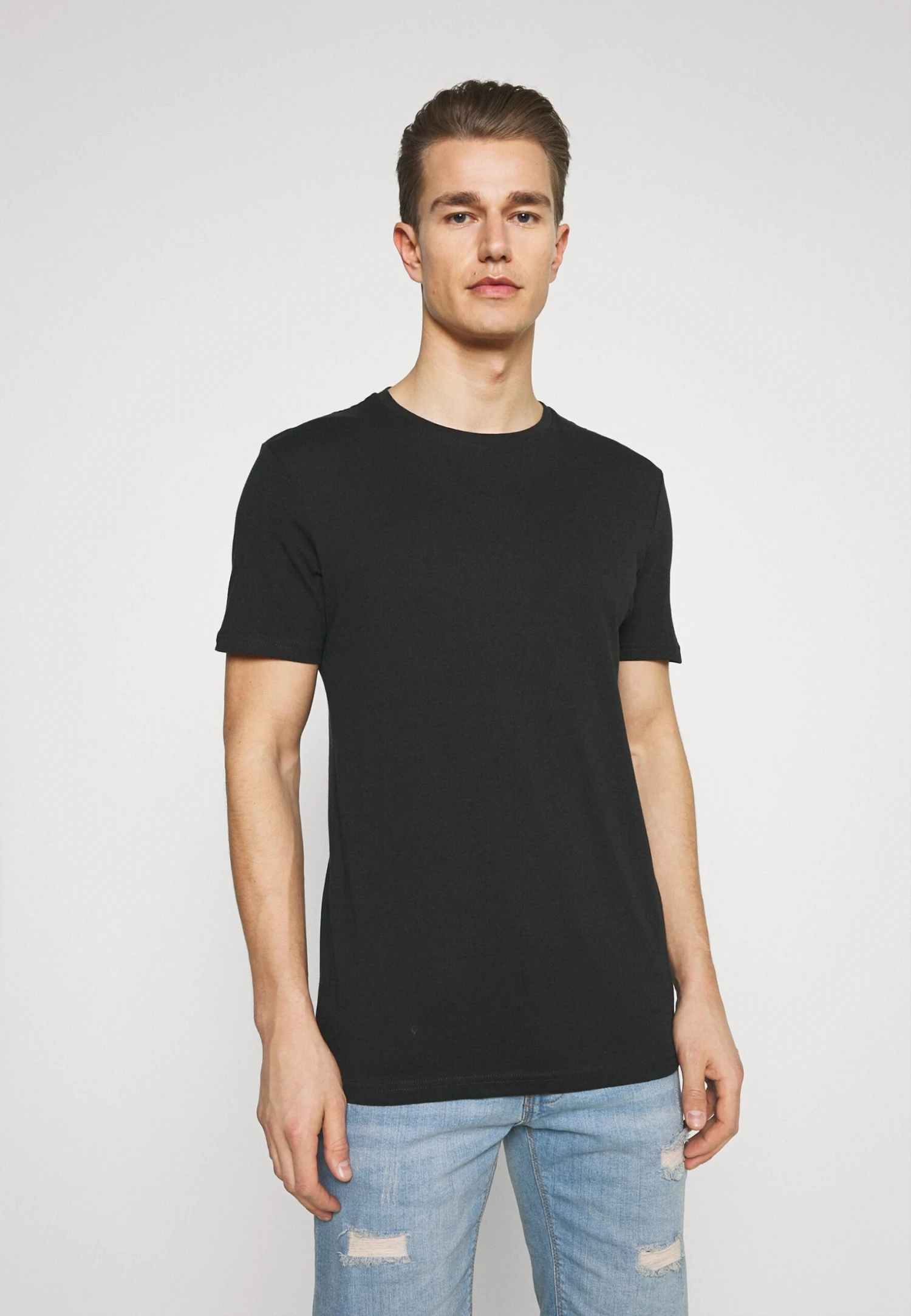 Pier One 3 PackT-Shirt BasicBlack/Grey/Bordeaux Uomo T-shirt E Polo PI922O0GQ-Q15 7 Pier One 3 PackT-Shirt BasicBlack/Grey/Bordeaux Uomo T-shirt E Polo PI922O0GQ-Q15 - immagine 5