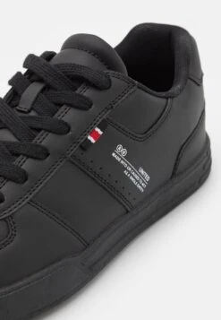 Pier One Unisex - Sneakers Basse - Black -Pier One 26c4ef6014c54e87b22117509ba51108