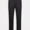 Pier One Pantaloni SportiviBlack Uomo Pantaloni PI922E056-Q11 -Pier One 380710406b244e7ea73d6fc140c1c2b0