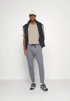 Pier One Pantaloni SportiviDark Grey Uomo Pantaloni PI922E03N-C16 -Pier One 3a219d2c83724bfe8a53af2d64732715