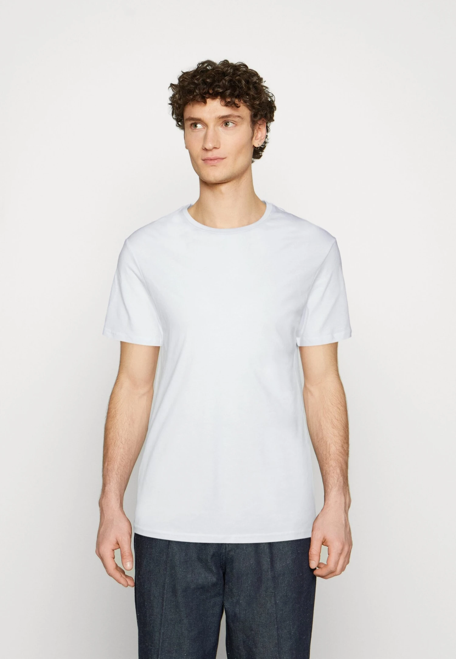 Pier One 5 PackT-Shirt BasicWhite/Off-White/Light Grey/Beige/Black Uomo T-shirt E Polo PI922O0GY-A14 7 Pier One 5 PackT-Shirt BasicWhite/Off-White/Light Grey/Beige/Black Uomo T-shirt E Polo PI922O0GY-A14 - immagine 5