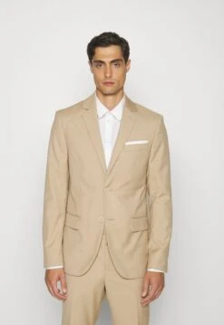 Pier One CompletoBeige Uomo Completi E Cravatte PI922A02G-B11 15 Pier One CompletoBeige Uomo Completi E Cravatte PI922A02G-B11 -Pier One 42ec49d2573549da9222e124935bea60