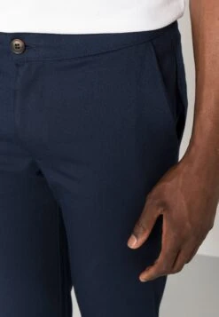 Pier One ChinoDark Blue Uomo Pantaloni PI922E04J-K11 -Pier One 44efab1e118d4ad7b9c3ddaad867ecf6