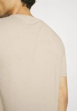 Pier One 5 PackT-Shirt BasicDark Grey/Dark Blue/Olive Uomo T-shirt E Polo PI922O0TV-C12 17 Pier One 5 PackT-Shirt BasicDark Grey/Dark Blue/Olive Uomo T-shirt E Polo PI922O0TV-C12 -Pier One 465249700bc24e9d89c474fbc69b5b15