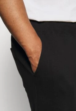 Pier One Pantaloni SportiviBlack Uomo Pantaloni PI922E03U-Q11 -Pier One 48575df4872548bba79fbbedbf1abb19