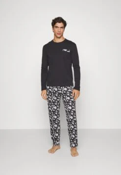 Pier One PigiamaBlack Uomo Per La Notte PI982M048-Q11 -Pier One 513cf2d028444a48b6a0e06b00f60c8a