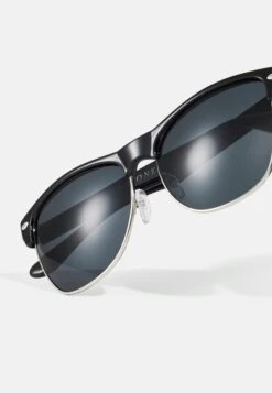 Pier One Occhiali Da SoleBlack Uomo Occhiali Da Sole PI952K01B-Q11 9 Pier One Occhiali Da SoleBlack Uomo Occhiali Da Sole PI952K01B-Q11 -Pier One 5a7779507318465b9b3d58a780cfb9af