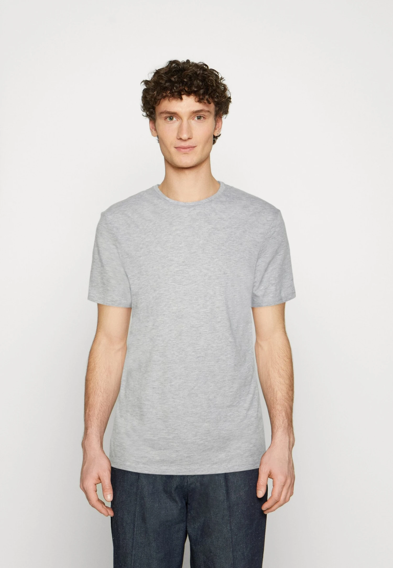 Pier One 5 PackT-Shirt BasicWhite/Off-White/Light Grey/Beige/Black Uomo T-shirt E Polo PI922O0GY-A14 6 Pier One 5 PackT-Shirt BasicWhite/Off-White/Light Grey/Beige/Black Uomo T-shirt E Polo PI922O0GY-A14 - immagine 4