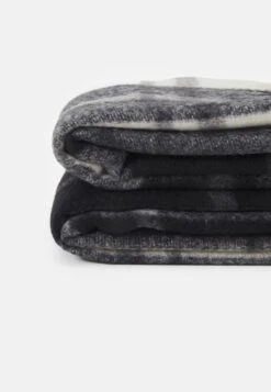 Pier One UnisexSciarpaBlack/White Donna Sciarpe PI954G016-Q11 -Pier One 6b6cf4cb6a3f49f68c20db82c430599d