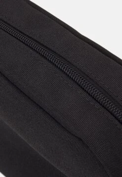 Pier One TrousseBlack Uomo Borse PI952H06N-Q11 -Pier One 6b8bd890dcad4cf6adb25ca1146f7127