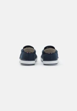 Pier One Unisex - Sneakers Basse - Dark Blue -Pier One 6ef35402e6874213ab2a07f1503526e4
