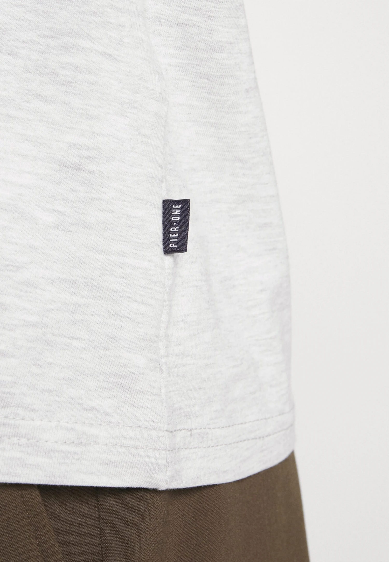 Pier One 5 PackT-Shirt BasicLight Grey101_White001_Green602 Uomo T-shirt E Polo PI922O0TV-C11 10 Pier One 5 PackT-Shirt BasicLight Grey101_White001_Green602 Uomo T-shirt E Polo PI922O0TV-C11 - immagine 8