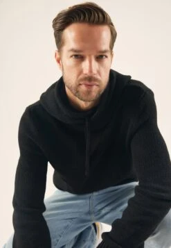 Pier One Felpa Con CappuccioBlack Uomo Maglieria E Felpe PI922QA0E-Q11 -Pier One 83b66e3dd6e0417fa8ad971ba556c120