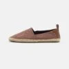 Pier One UnisexEspadrillasBrown Uomo Scarpe Basse PI915C00G-O11 2 Pier One UnisexEspadrillasBrown Uomo Scarpe Basse PI915C00G-O11 -Pier One 8e9960290e0247f99a7bd35b0da35d9e