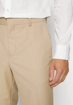 Pier One CompletoBeige Uomo Completi E Cravatte PI922A02G-B11 20 Pier One CompletoBeige Uomo Completi E Cravatte PI922A02G-B11 -Pier One 8f7c2b37fe42423cb12cd166b1245946