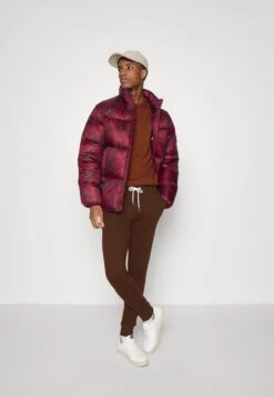 Pier One -Pier One 8fd9a11a27d348e79deb136bc713ec4b