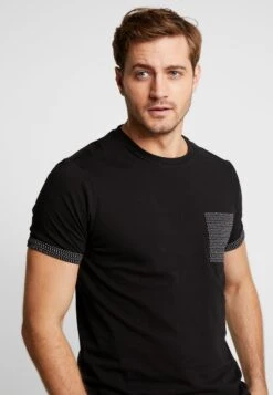 Pier One T-Shirt Con StampaBlack Uomo T-shirt E Polo PI922O09D-M11 -Pier One 9343835ddc9f438ca3a4235c3a416a16