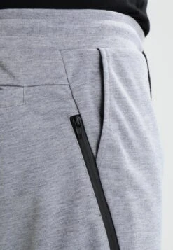 Pier One Pantaloni SportiviLight Grey Uomo Pantaloni PI922E03N-C11 -Pier One 945c619f1e5c46c6a04b229d5a4d93f9