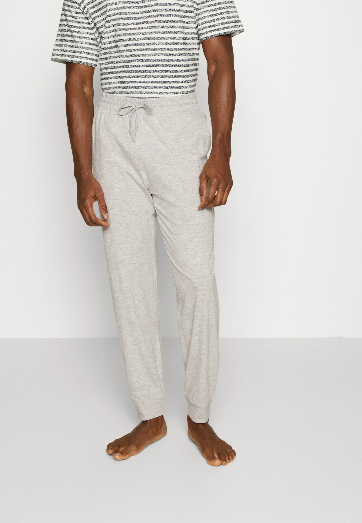 Pier One 2 PackPantaloni Del PigiamaDark Blue/Mottled Light Grey Uomo Per La Notte PI982L00I-K16 4 Pier One 2 PackPantaloni Del PigiamaDark Blue/Mottled Light Grey Uomo Per La Notte PI982L00I-K16 - immagine 2
