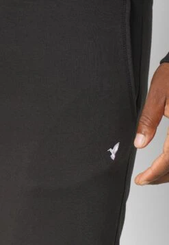 Pier One Pantaloni SportiviBlack Uomo Pantaloni PI922E051-Q11 -Pier One a34f1be01380474bac71943a76301bf8