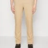 Pier One PantaloniBeige Uomo Completi E Cravatte PI922E057-B11 -Pier One ada197c17e474048a94576bbf50ddeff