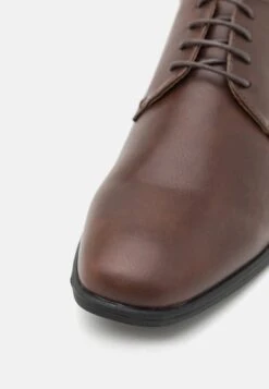 Pier One Stringate ElegantiDark Brown Uomo Scarpe Eleganti PI912M0D3-O12 -Pier One b1e173ca55054c7f9bde20d754ffa6d2