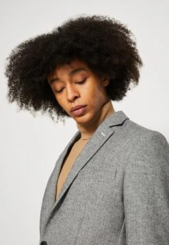 Pier One GiaccaGrey Uomo Completi E Cravatte PI922T04J-Q11 -Pier One b7742fdfbb644ae3b4a0eb5b6c9f5604