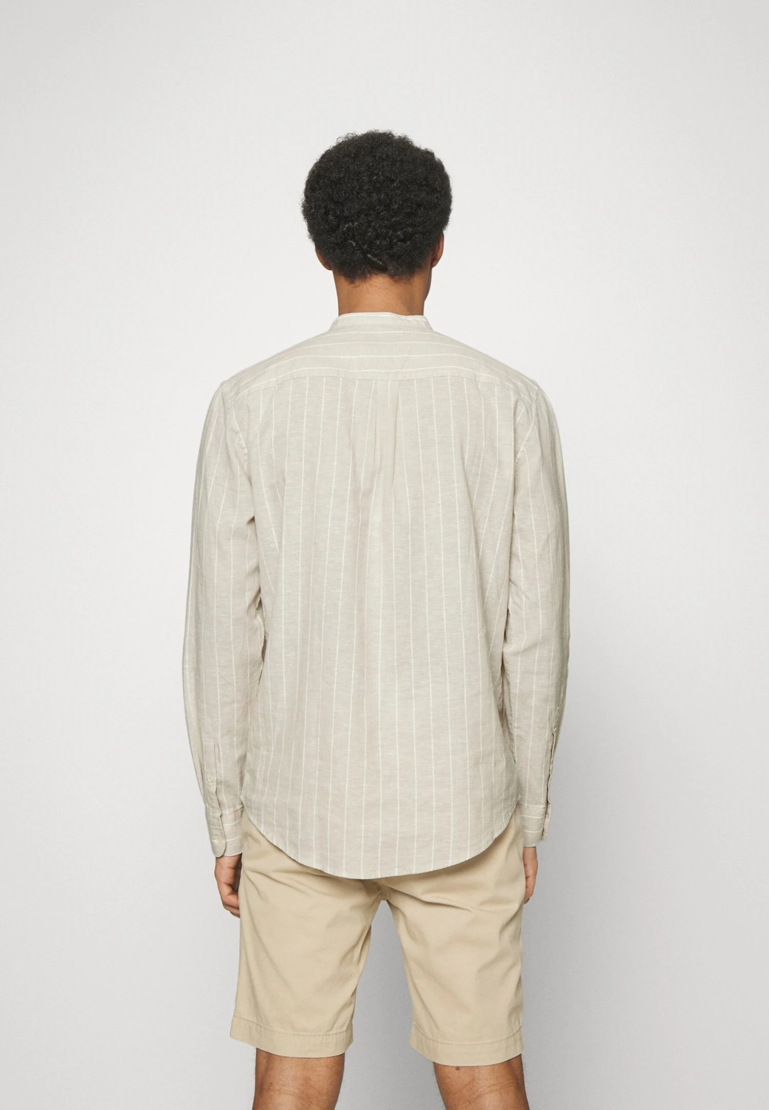 Pier One CamiciaBeige Uomo Camicie PI922DA24-B12 5 Pier One CamiciaBeige Uomo Camicie PI922DA24-B12 - immagine 3