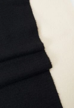 Pier One Set UnisexSciarpaBlack/Off-White Donna Sciarpe PI954G01O-Q11 -Pier One c81a6b5f93124c42941c6b423805c664