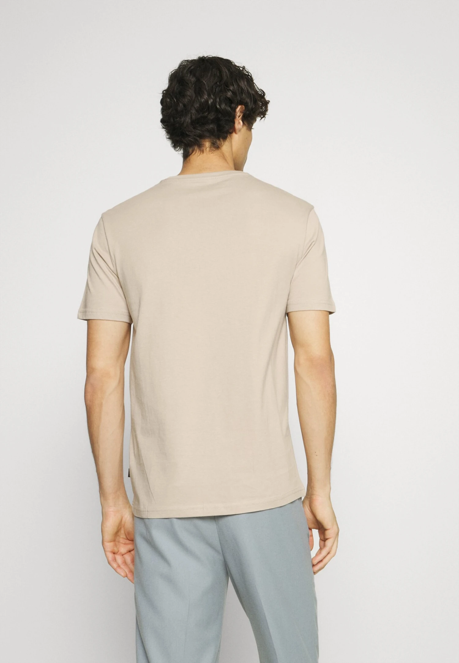 Pier One 5 PackT-Shirt BasicDark Grey/Dark Blue/Olive Uomo T-shirt E Polo PI922O0TV-C12 5 Pier One 5 PackT-Shirt BasicDark Grey/Dark Blue/Olive Uomo T-shirt E Polo PI922O0TV-C12 - immagine 3