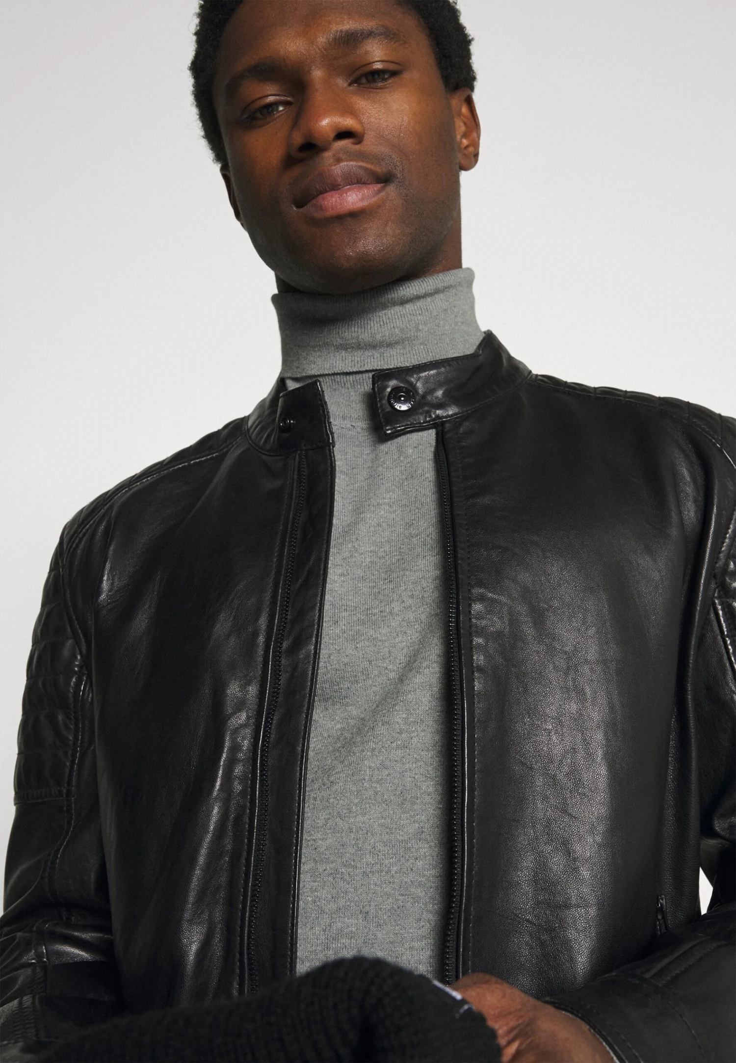 Pier One 2 PackBasic TurtleneckMaglioneBlack/Mottled Light Grey Uomo Maglieria PI922Q06B-Q14 6 Pier One 2 PackBasic TurtleneckMaglioneBlack/Mottled Light Grey Uomo Maglieria PI922Q06B-Q14 - immagine 4