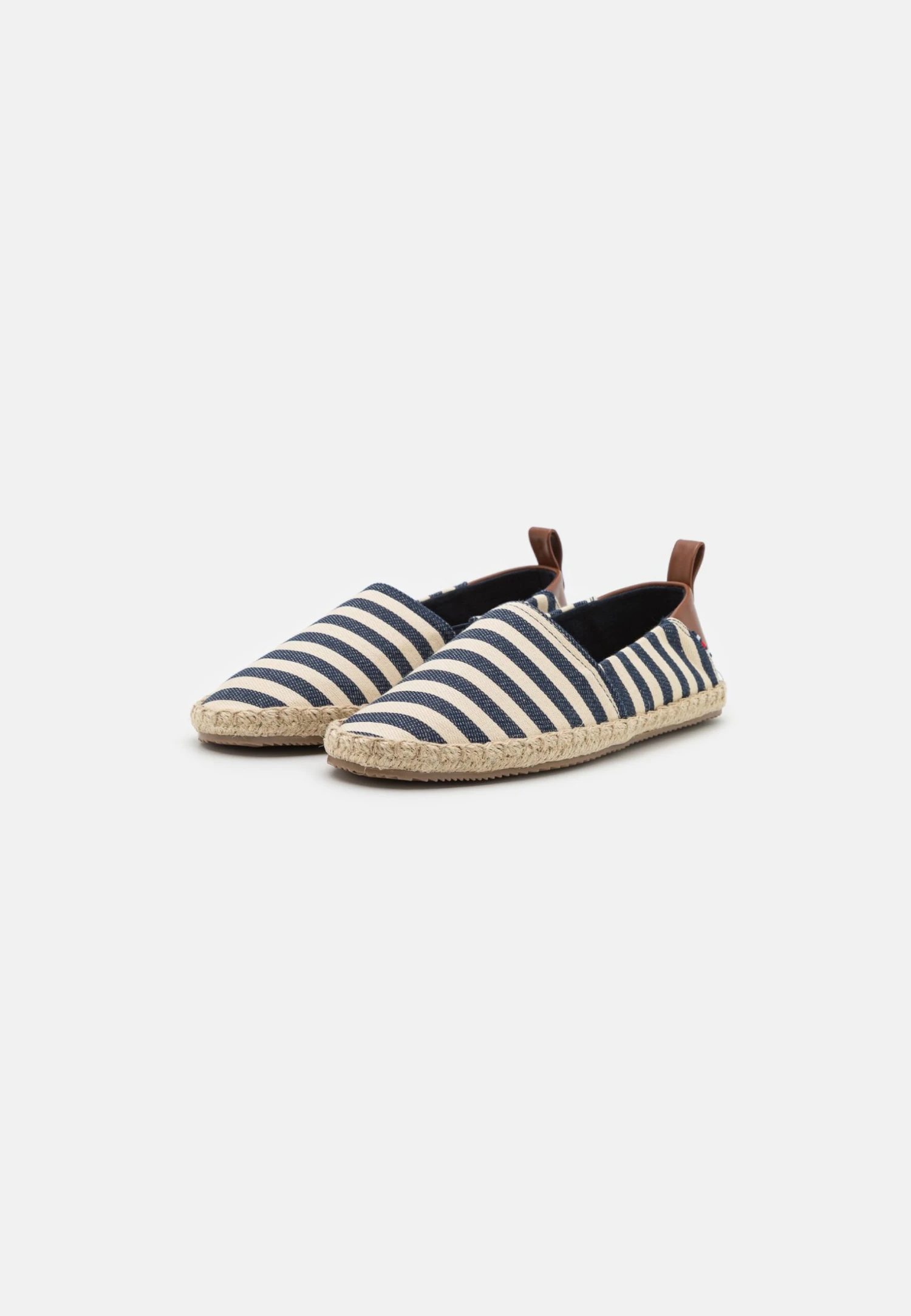 Pier One UnisexEspadrillasDark Blue/White Uomo Scarpe Basse PI915C00F-K11 4 Pier One UnisexEspadrillasDark Blue/White Uomo Scarpe Basse PI915C00F-K11 - immagine 2