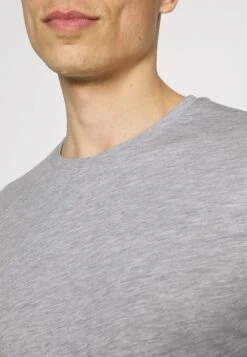 Pier One 2 PackMaglietta A Manica LungaDark Blue/Mottled Grey Uomo T-shirt E Polo PI922O0GT-K11 -Pier One cd6ec0e4a5ce4da2ad93f26320d69450