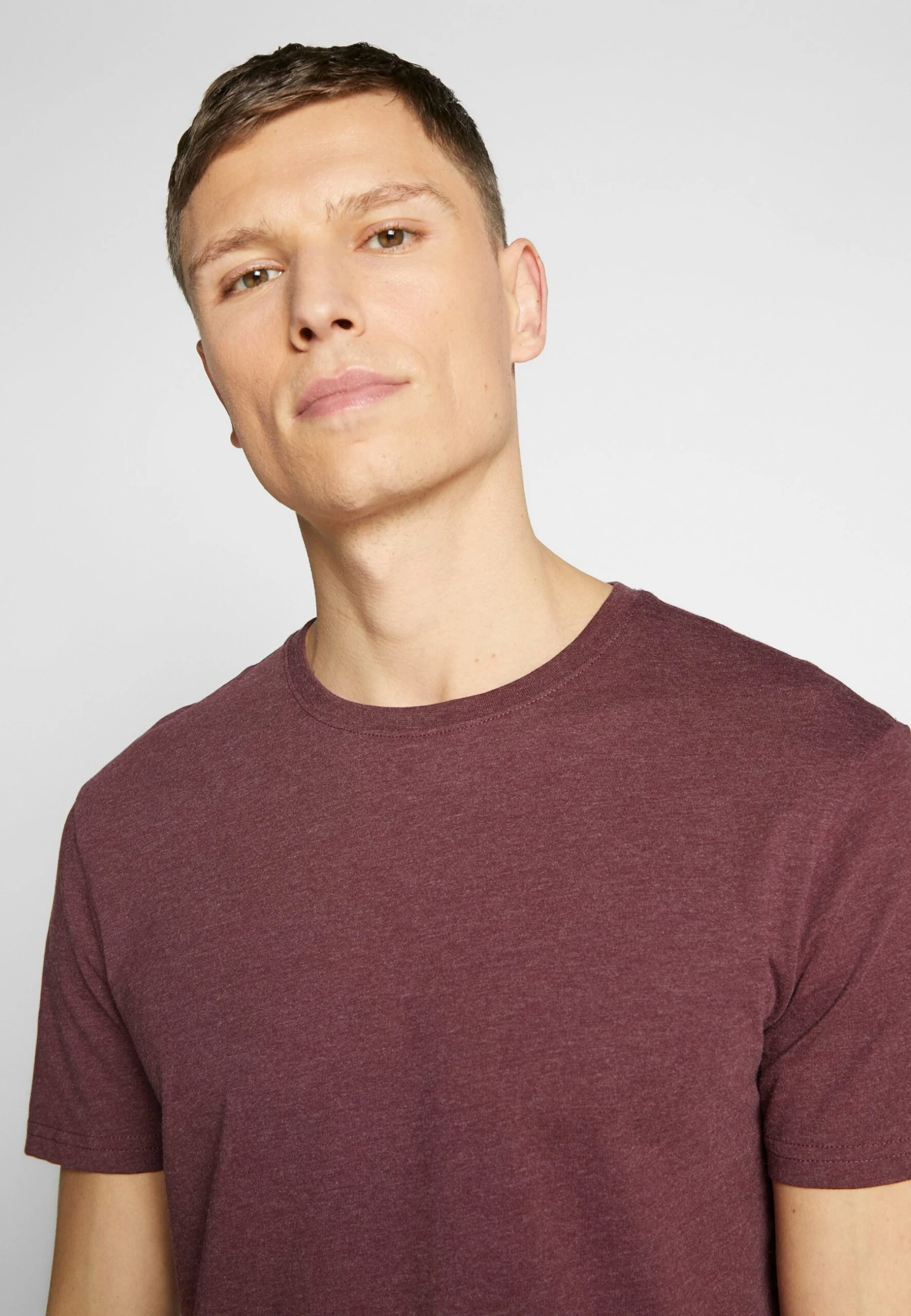 Pier One 3 PackT-Shirt BasicMottled Bordeaux/White/Blue Uomo T-shirt E Polo PI922O0GQ-G11 7 Pier One 3 PackT-Shirt BasicMottled Bordeaux/White/Blue Uomo T-shirt E Polo PI922O0GQ-G11 - immagine 5