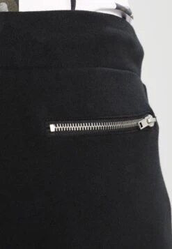 Pier One Biker JoggerPantaloni SportiviBlack Uomo Pantaloni Sportivi E Joggers PI922E03L-Q11 -Pier One d14f4d3e23264a23856a525cf94a989d