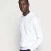 Pier One Felpa Con CappuccioWhite Uomo Maglieria E Felpe PI922SA08-A11 -Pier One d66f6c5f93e54668a582b76e2b4c7263
