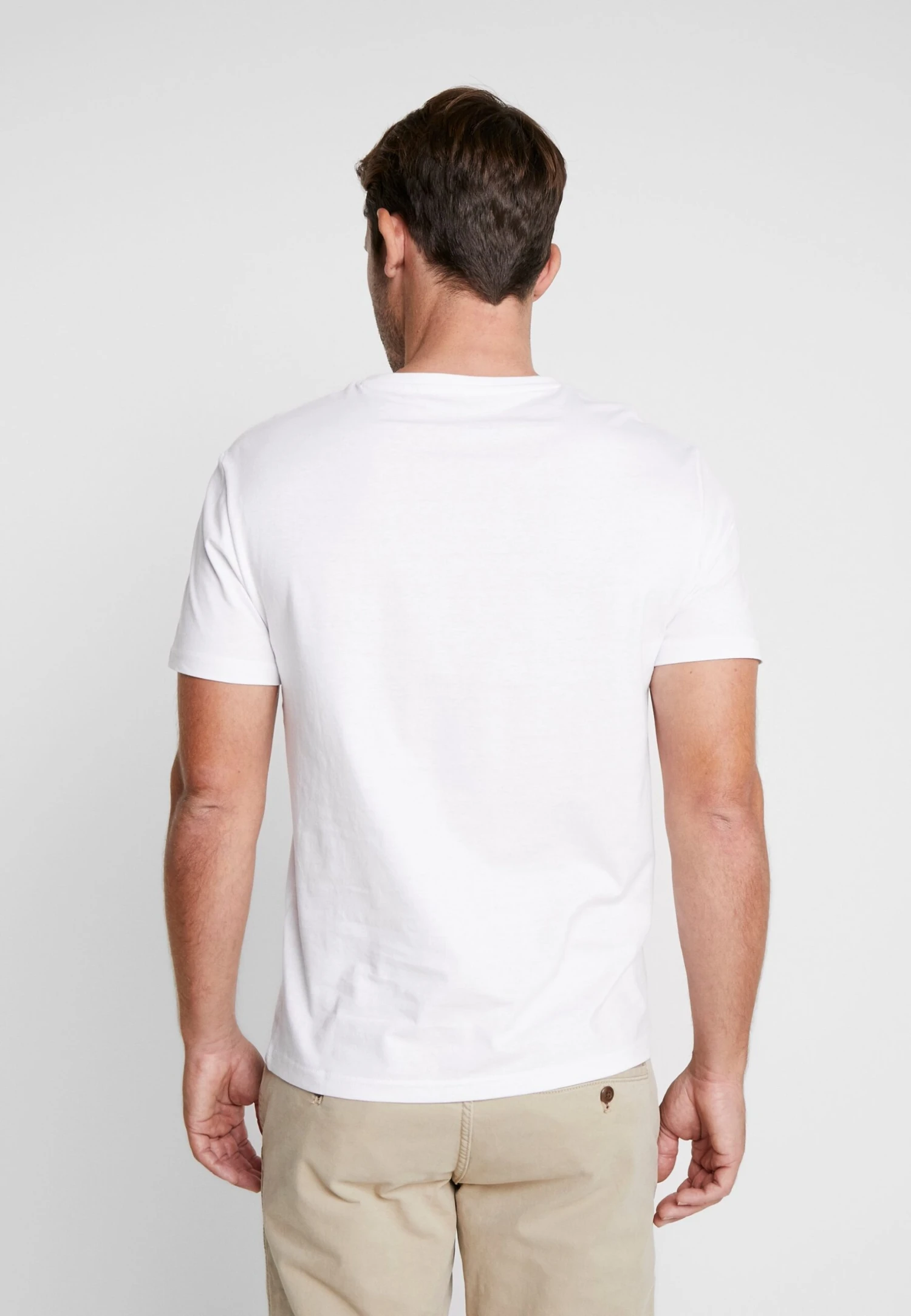 Pier One 3 Pack T-Shirt BasicWhite Uomo T-shirt E Polo PI922O0GO-A12 5 Pier One 3 Pack T-Shirt BasicWhite Uomo T-shirt E Polo PI922O0GO-A12 - immagine 3