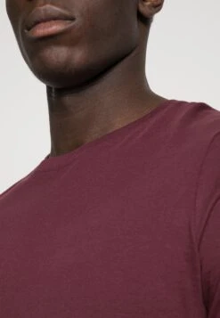Pier One 2 Pack - T-Shirt Basic - Bordeaux -Pier One dde4a41bb87943ada78e9639f6e4c9bf