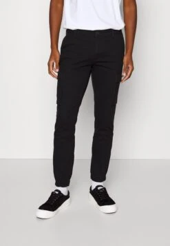 Pier One 2 Pack - Pantaloni Cargo - Olive/Black -Pier One e0bf2536d5a04652937019f4273abb8d