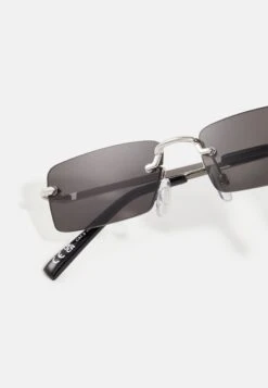 Pier One UnisexOcchiali Da SoleBlack Uomo Occhiali Da Sole PI954K01V-Q11 -Pier One e4b924402d194b83882d18a8e7fb02b3