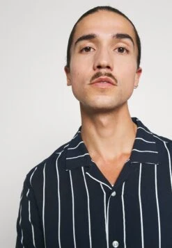 Pier One CamiciaDark Blue Uomo Camicie PI922D0BP-K11 -Pier One e6e9fc23e1cd46fc87b552b5249f1636