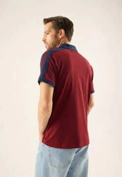 Pier One PoloBordeaux Uomo T-shirt E Polo PI922P08B-G11 -Pier One e8afdfaa1ee047729775e9b76bc38c8d