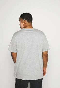 Pier One 5 PackT-Shirt BasicKhaki/Grey/Dark Blue Uomo T-shirt E Polo PI922O0R0-N11 10 Pier One 5 PackT-Shirt BasicKhaki/Grey/Dark Blue Uomo T-shirt E Polo PI922O0R0-N11 -Pier One ec3697a3377045a681099b809ac45742