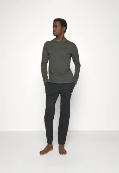 Pier One Pigiama - Black/Khaki -Pier One ef23eceef95743fd9bdf2edddbc539dd